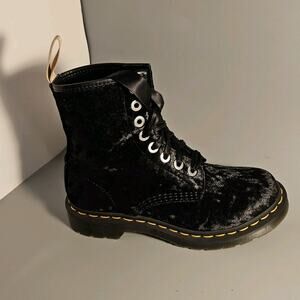 Dr Marten's Women Black Crushed Velvet Vegan Ankle Combat Boots Sz 6 EUC